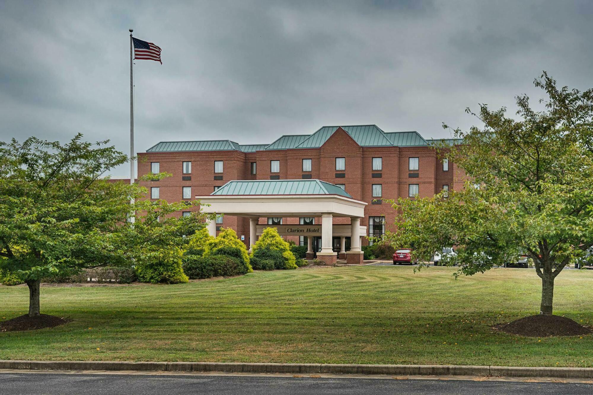 Clarion Hotel & Conference Center Shepherdstown Exterior foto